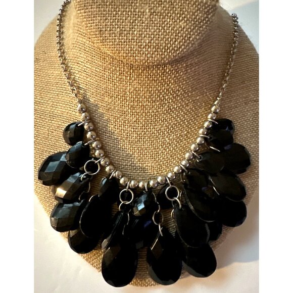 Elegant Faceted Black Teardrop Necklace Silver Tone Statement Costume Jewelry - Picture 5 of 9